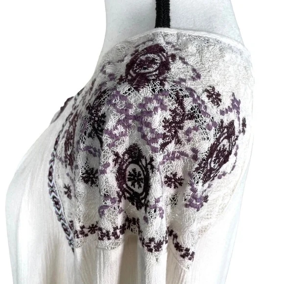 Altar’d State Boho Tassel Blouse - Picture 6 of 7